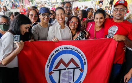 Raquel Lyra envia PL's que autoriza doação de cinco terrenos estaduais para construir moradia.