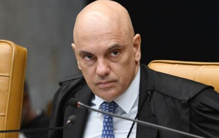 Oposição propõe BUSCA e APREENSÃO no celular de MORAES em novo pedido de IMPEACHMENT.