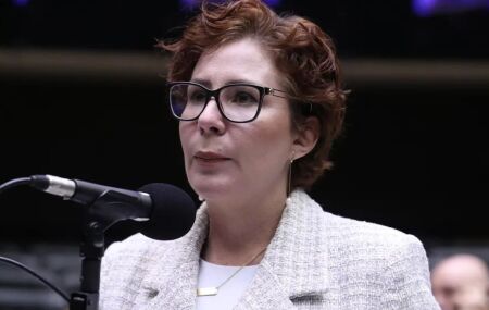 Ministério Público apoia CASSAÇÃO de CARLA ZAMBELLI por FAKE NEWS no processo eleitoral.