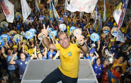 Mano Medeiros em carreata.