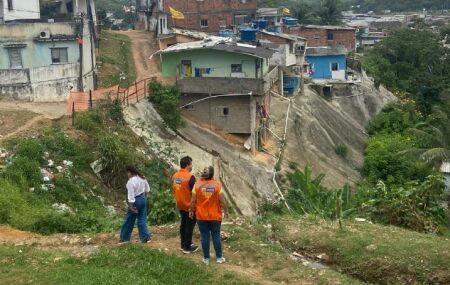 Entre os trabalhos, foi realizada a inspe&ccedil;&atilde;o em barreira com risco de deslizamento