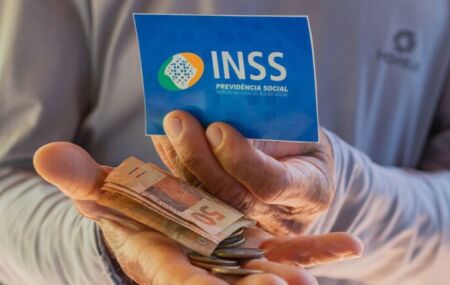 Em nota, o INSS informou que a mudança permite que o segurado consiga contratar operações de crédito ao mesmo tempo em que é protegido do assédio.