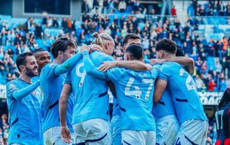 Jogadores do Manchester City reembolsam torcedores que foram &agrave; Noruega.