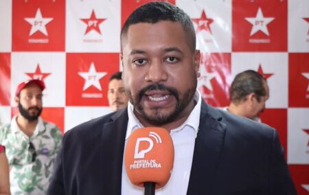 Vinicius Castello faz &uacute;ltima carreata em OLINDA neste s&aacute;bado (26), pelas ruas da cidade