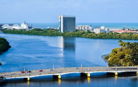 Os servi&ccedil;os municipais funcionam em esquema especial neste feriado.