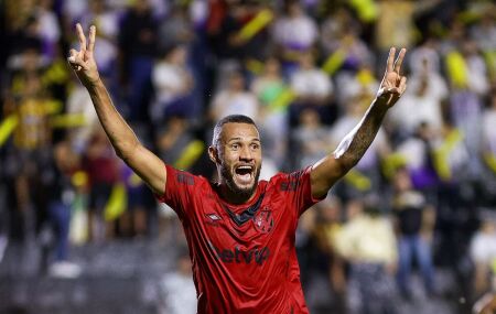 Gustavo Coutinho est&aacute; perto de deixar o Sport.