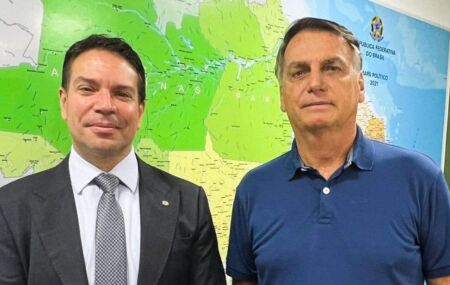 Deputado federal Alexandre Ramagem e ex-presidente Bolsonaro. 