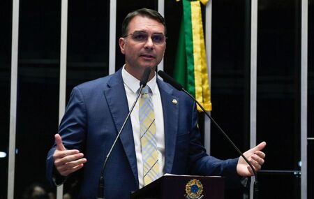 Senador Fl&aacute;vio Bolsonaro. 