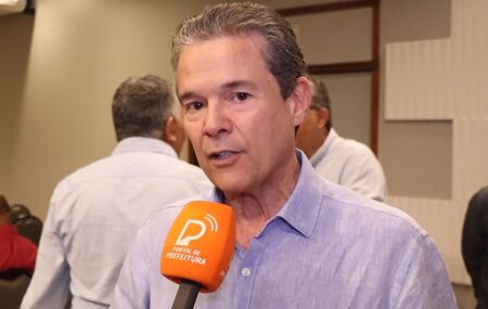 Ministro Andr&eacute; de Paula.