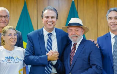 Presidente Lula, ministro da Educa&ccedil;&atilde;o Camilo Santana no lan&ccedil;amento de programa.