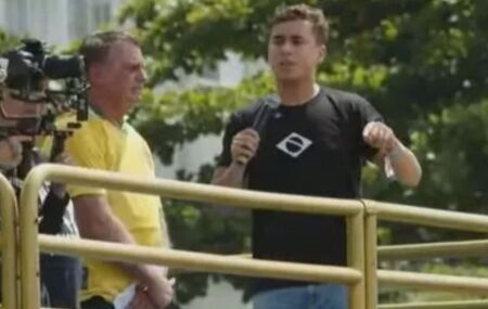 Deputado Nikolas Ferreira ao lado do ex presidente Jair Bolsonaro, em manifesta&ccedil;&atilde;o Anistia J&aacute;.