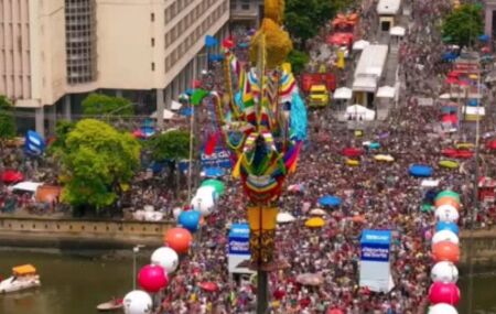 Imagem de cima do Galo da Madrugada.