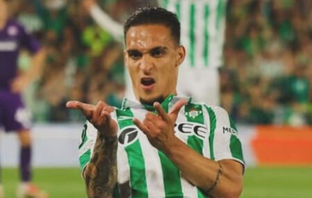 Antony deve ser titular na estreia do Real B&eacute;tis na UEFA Champions League.