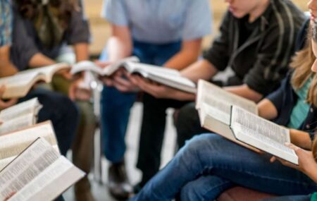 Vereador bolsonarista prop&otilde;e implanta&ccedil;&atilde;o de "intervalo b&iacute;blico" em escolas p&uacute;blicas e privadas.