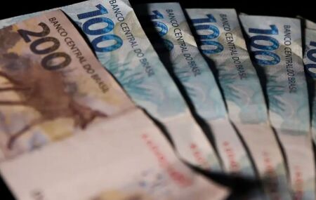 Moeda do Brasil, o real.