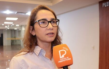 Deputada estadual D&eacute;bora Almeida. 