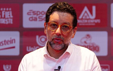 Presidente do N&aacute;utico Bruno Becker revela atrasos salariais de atletas e funcion&aacute;rios.