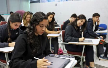Alunos do Fies estudando em universidade privada.