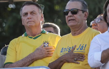 Silas Malafaia ao lado de Bolsonaro.