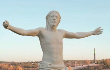 A est&aacute;tua do "Sagrado Cora&ccedil;&atilde;o de Jes&uacute;s".