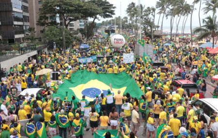 Apoiadores de Bolsonaro em ato no Recife