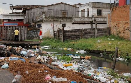Falta de saneamento b&aacute;sico em Belem