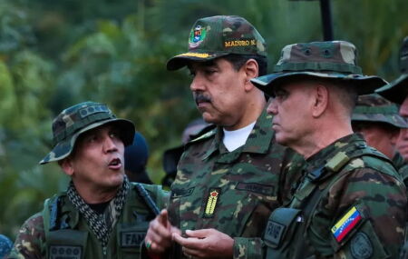 Nicol&aacute;s Maduro com exercito da Venezuela 