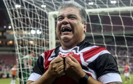 T&eacute;cnico do Santa Cruz Marcelo Cabo.