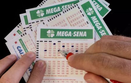 Tal&otilde;es da Mega-Sena.