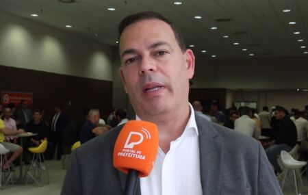 Prefeito de Garanhuns, Sivaldo Albino.