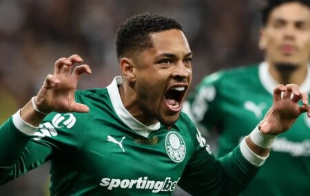 Vitor Roque, do Palmeiras.