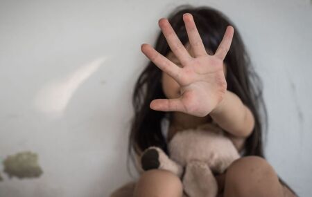 Pastor &eacute; preso por estuprar filhas e obrigar elas a ler a b&iacute;blia ap&oacute;s ato.