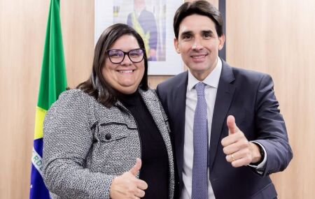 Prefeita de Ribeir&atilde;o declara apoio &agrave; pr&eacute; candidatura de Silvio Costa Filho ao Senado Federal.