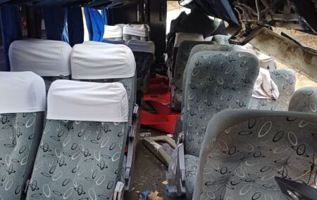 &Ocirc;nibus envolvido em acidente em Salo&aacute;.