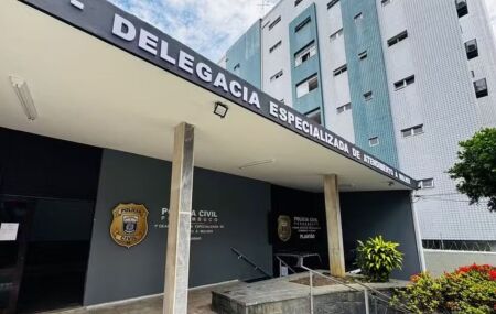 Delegacia da mulher, onde advogado foi levado.