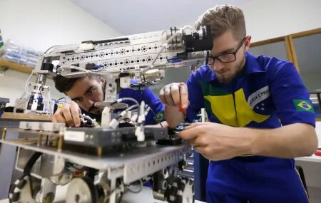 Senai abre 700 vagas gratuitas em cursos t&eacute;cnicos com aux&iacute;lio de R$ 1.518. 