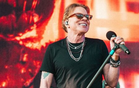 Axel Rose explode e ataca baterista com microfone durante apresenta&ccedil;&atilde;o ao vivo na Argentina