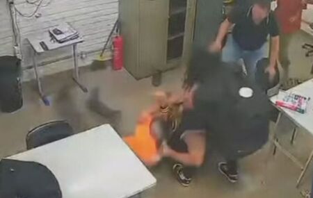 Professor agredido por pai de aluna no DF fez churrasco em sala para comemorar elei&ccedil;&atilde;o de Bolsonaro