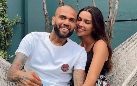 Esposa de Daniel Alves publica foto do primeiro filho do casal: "Meu arco-&iacute;ris"