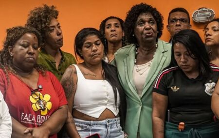 Ministra dos Direitos Humanos de Lula visita Morro do Alem&atilde;o ap&oacute;s megaopera&ccedil;&atilde;o . 