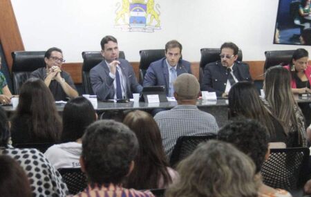 Gilson Filho e Eduardo Moura promovem audi&ecirc;ncia sobre a causa animal.