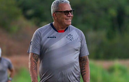 H&eacute;lio dos Anjos ter&aacute; que realizar mudan&ccedil;a no time titular para o cl&aacute;ssico contra o Sport.