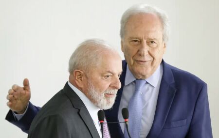 Lula e Lewandowski em Bras&iacute;lia.