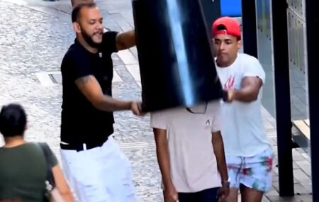 Momento da pegadinha do influnciador.