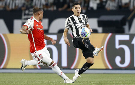 Internacional x Botafogo se enfrentam pelo Brasileir&atilde;o.