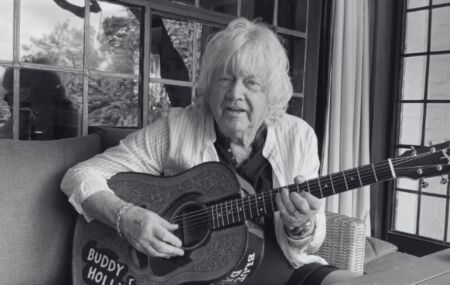 John Lodge com viol&atilde;o.