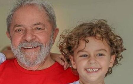 Lula e seu neto Arthur.