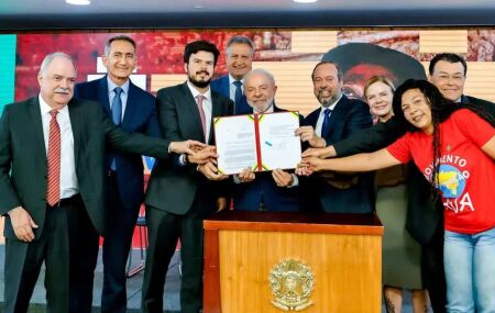 Lula sanciona tarifa social para a conta de luz.