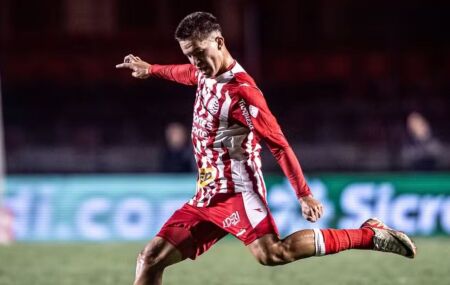 Meia Dudu, do N&aacute;utico.