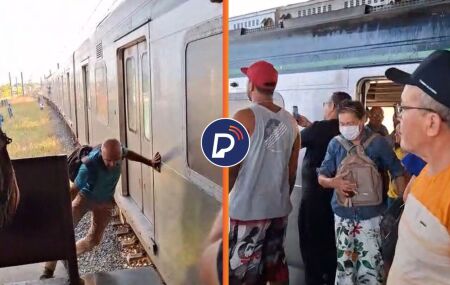 Momento em que passageiros saem de metr&ocirc; do Recife.